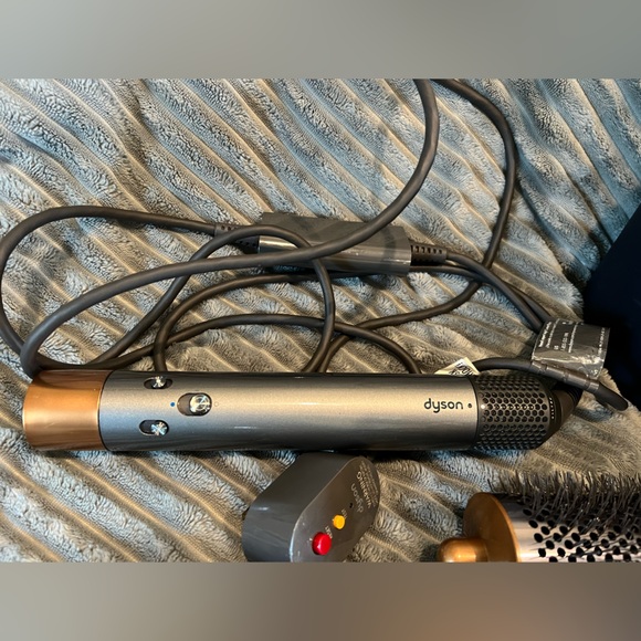 Dyson Airwrap Set 🩵 - Picture 3 of 5